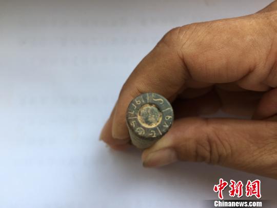 子弹底部的印刻 抚宁区公安局供图 子弹底部的印刻 抚宁区公安局供图